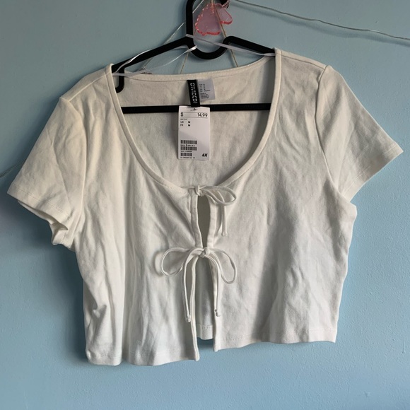 💕H&M tie front crop tee in white💕 - Picture 2 of 3